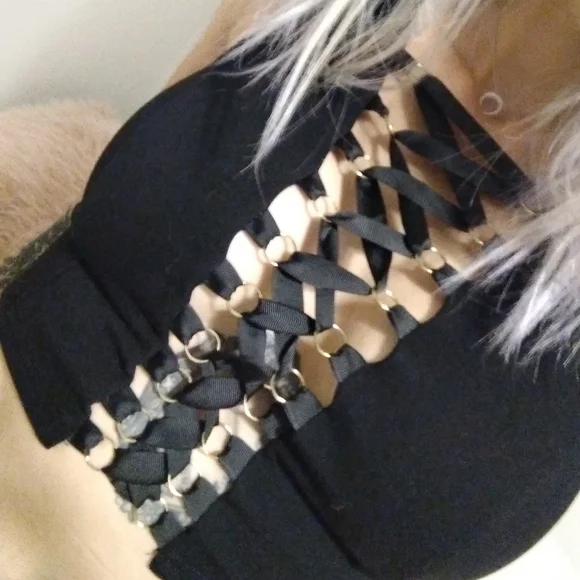 Black Cross Cross Top - Picture 5 of 13